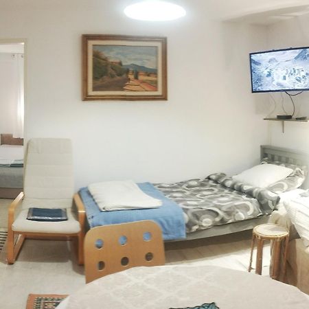 B&B Family Basement Apartment, Breakfast, Free Parking, 5Km From Tulln Chorherrn 외부 사진