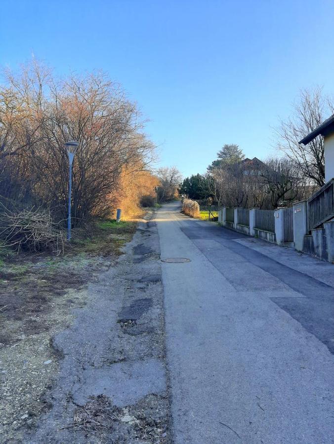 B&B Family Basement Apartment, Breakfast, Free Parking, 5Km From Tulln Chorherrn 외부 사진