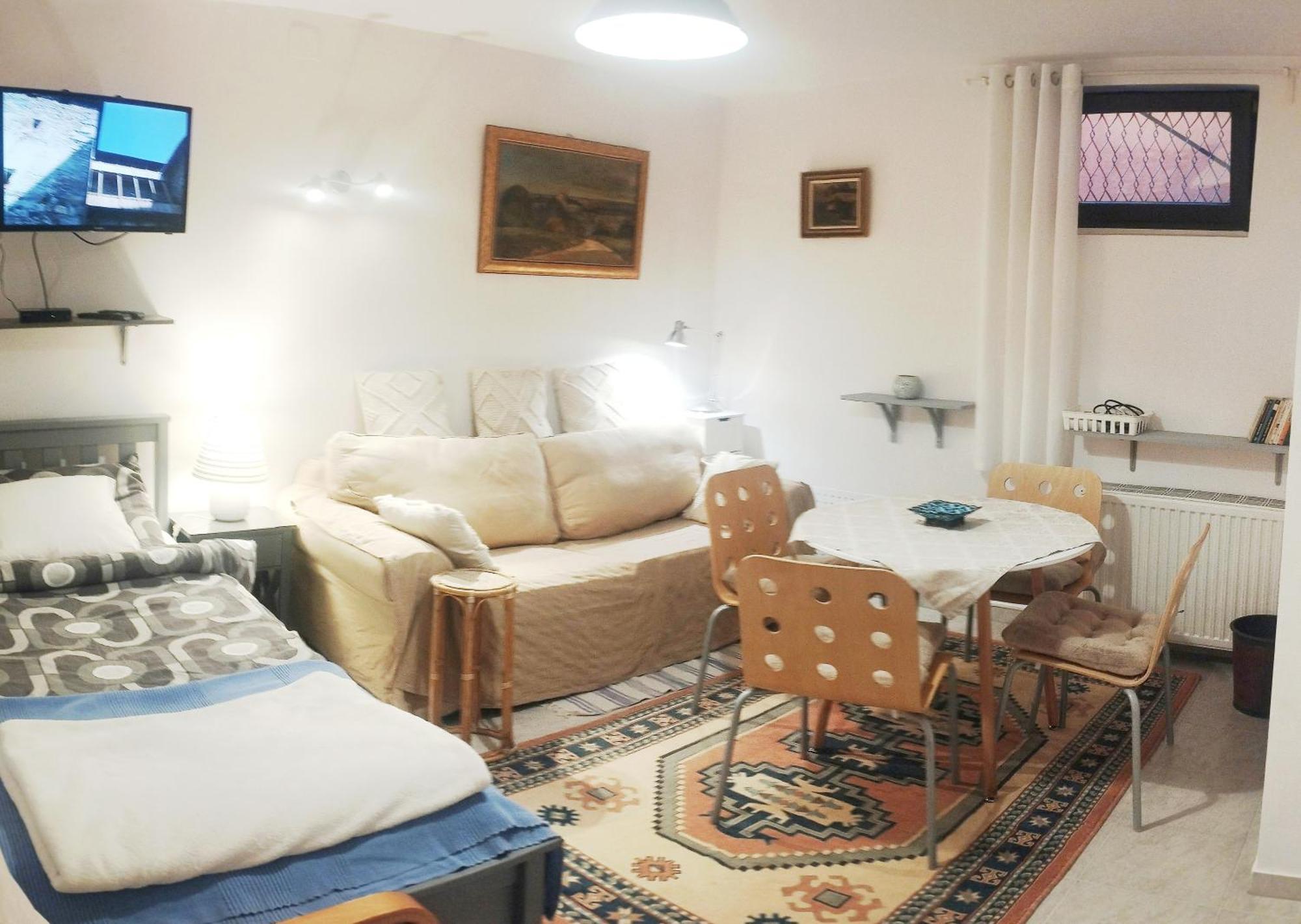 B&B Family Basement Apartment, Breakfast, Free Parking, 5Km From Tulln Chorherrn 외부 사진